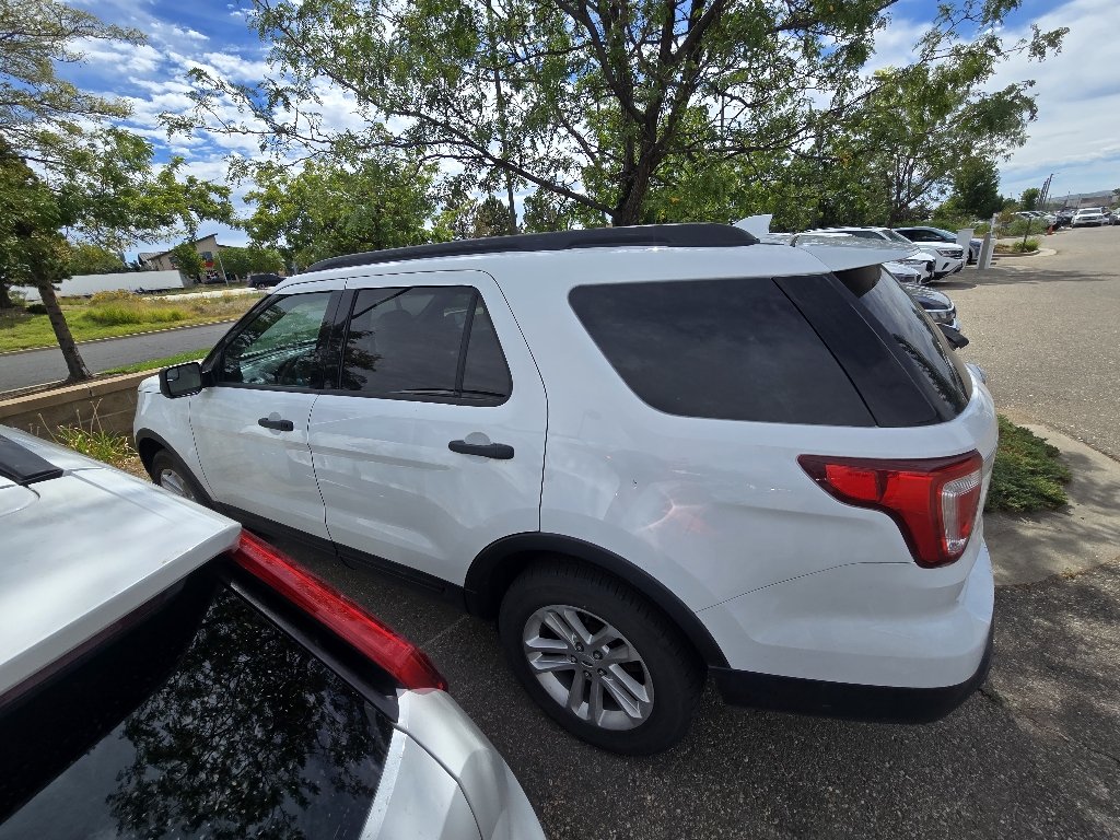Used 2017 Oxford White Ford Base image 2