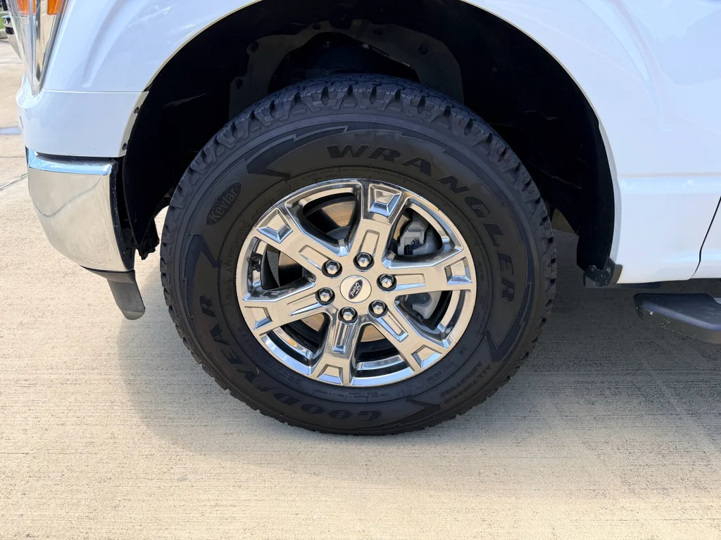 Used 2022 Oxford White Ford XLT image 30