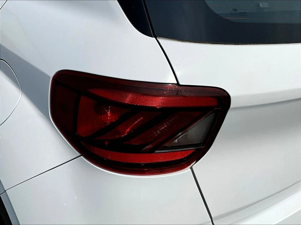 Used 2023 White Hyundai SEL image 22
