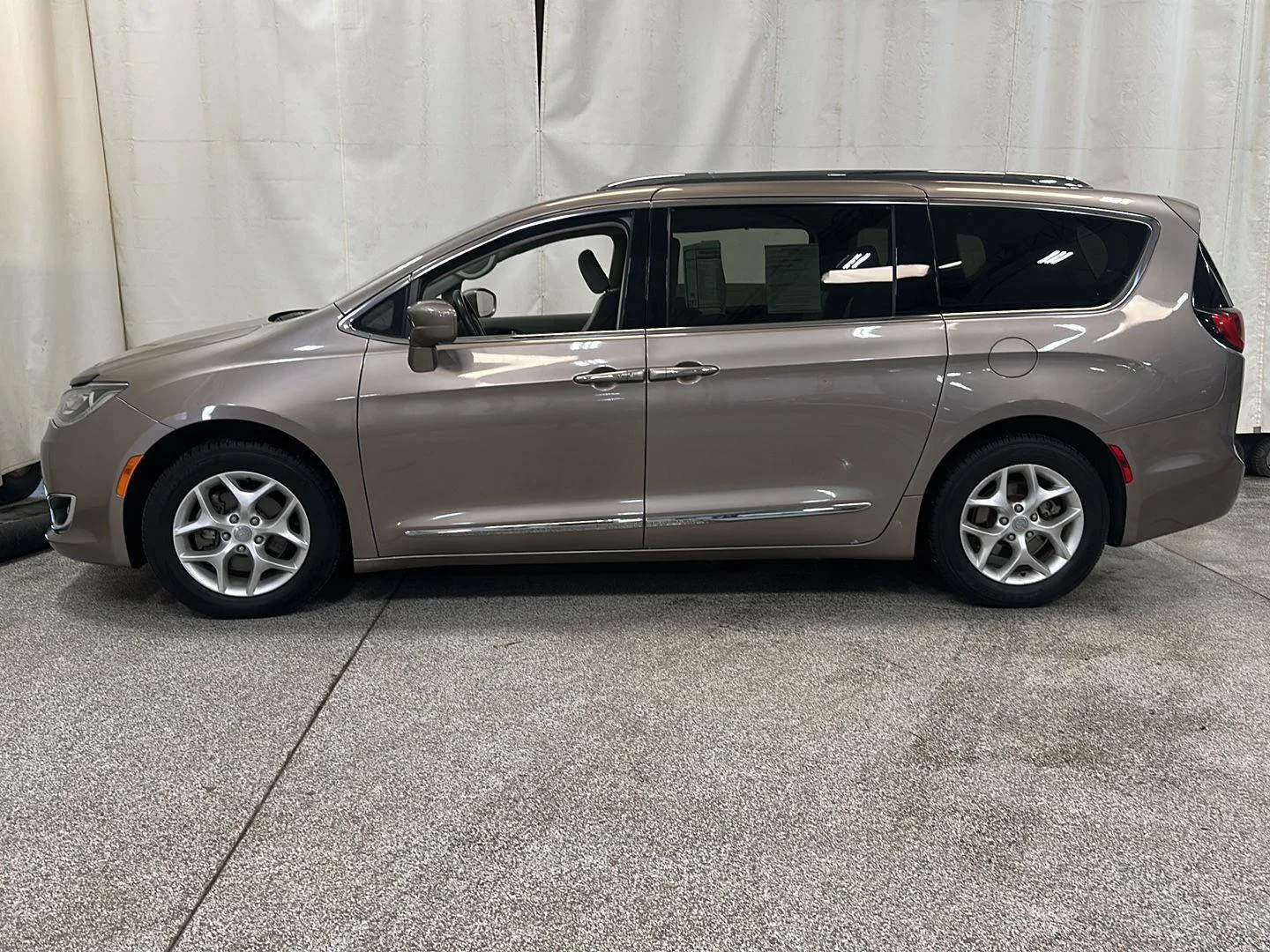 Used 2018 Chrysler Pacifica Touring L Plus with VIN 2C4RC1EG7JR172561 for sale in Waconia, Minnesota