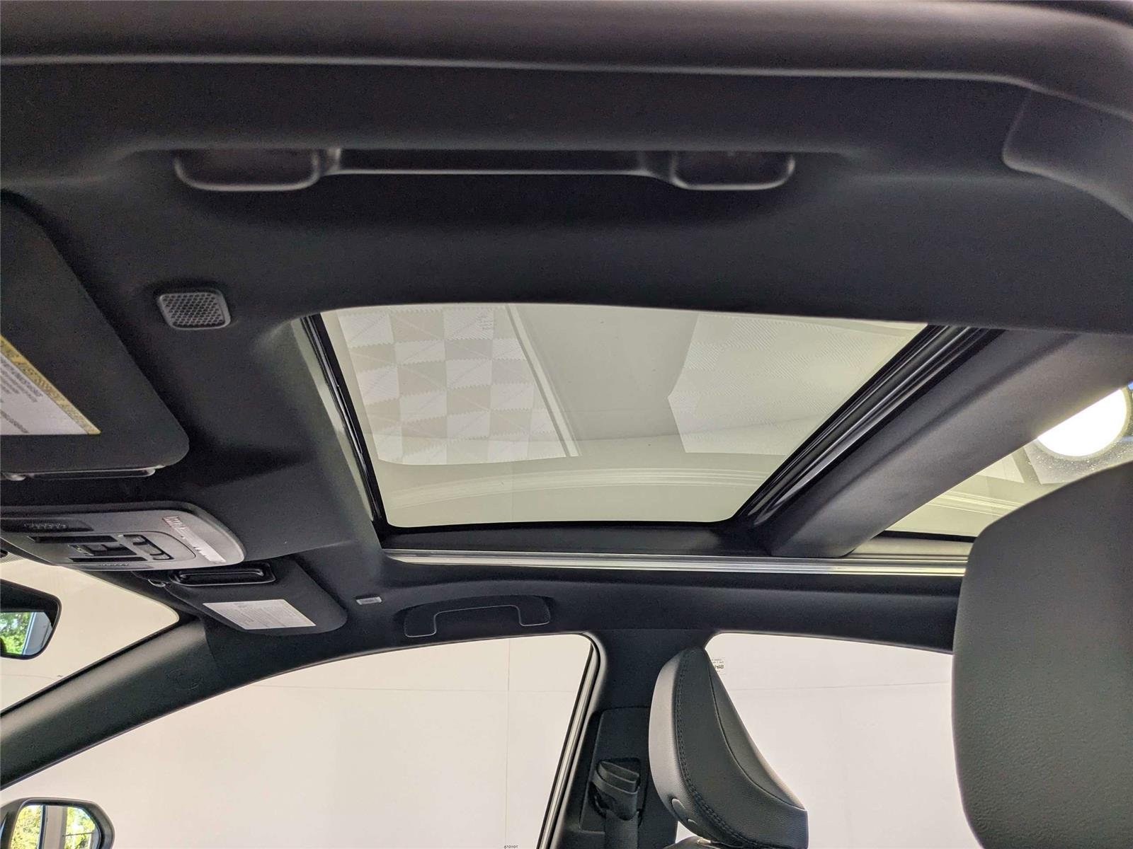 2025 Toyota Camry XSE - Photo 15