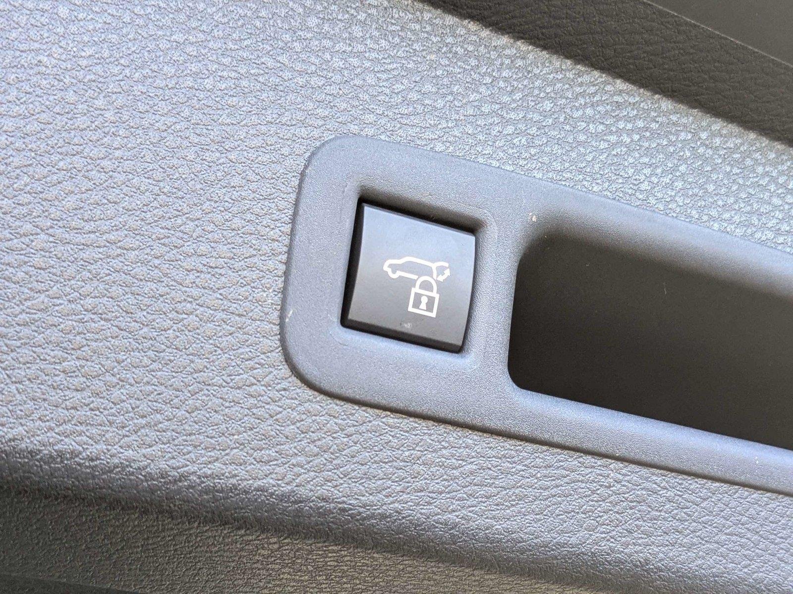 Used 2025 Celestial Silver Metallic Toyota XLE 8-Passenger image 8