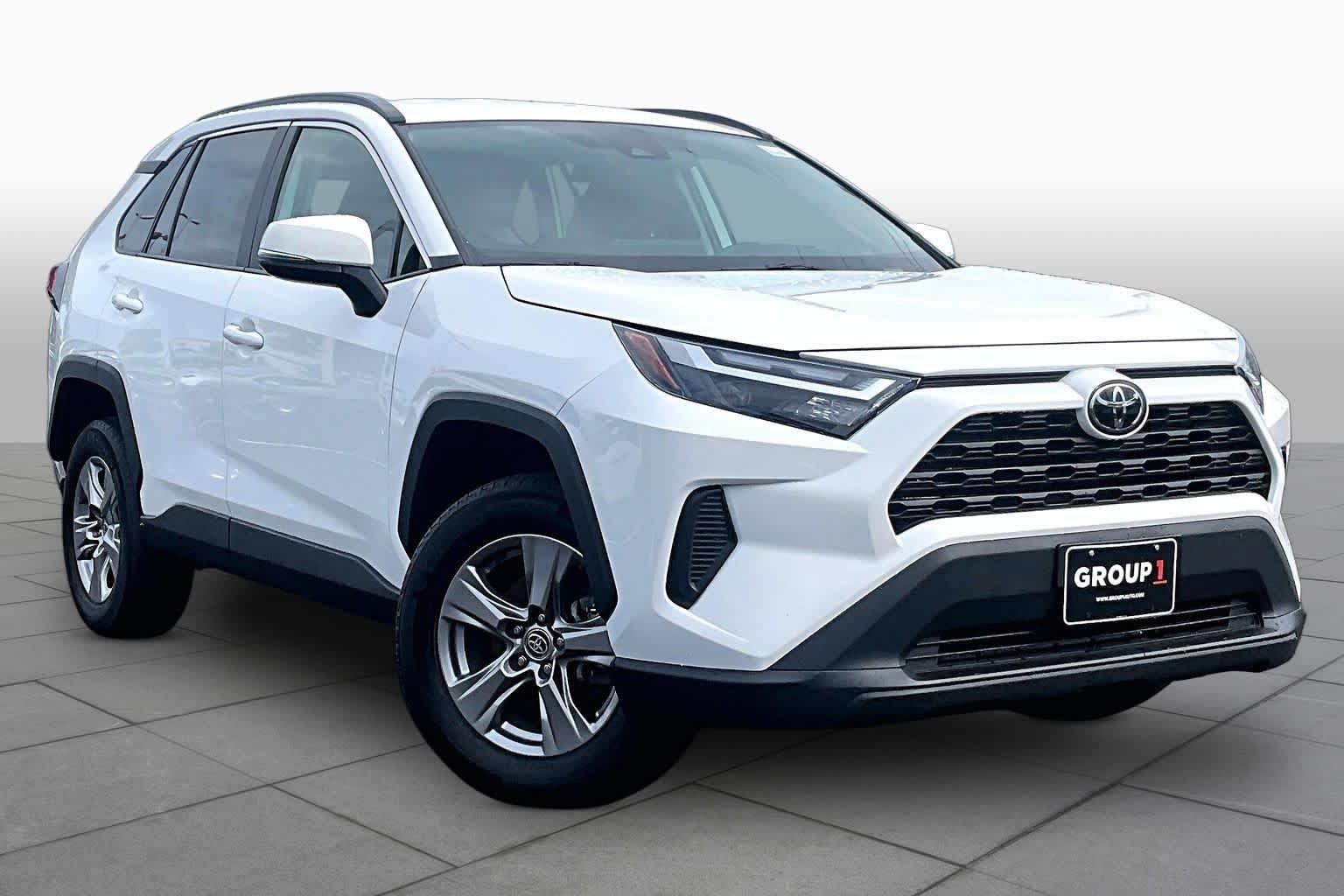 Used 2025 Ice Cap Toyota XLE image 5
