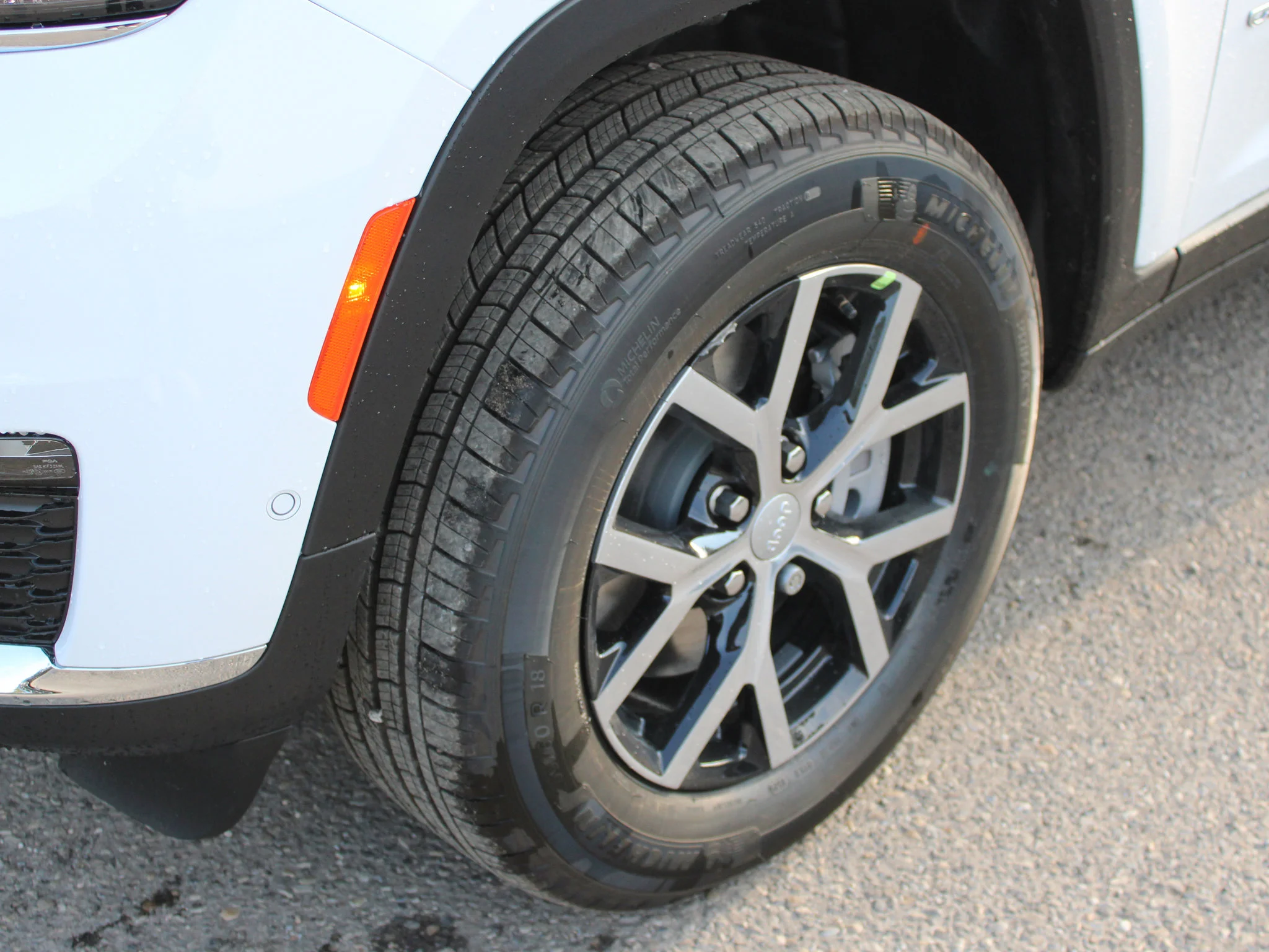 New 2025 White Jeep Limited* 4x4 image 2