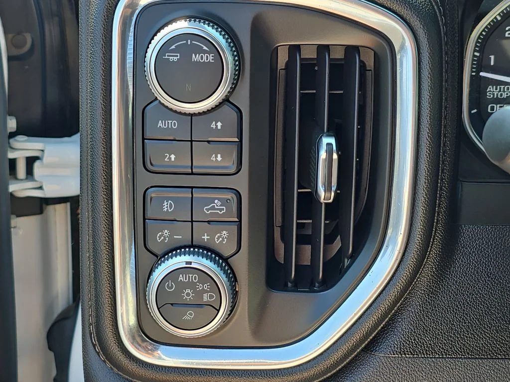 Used 2020 White GMC Elevation image 26