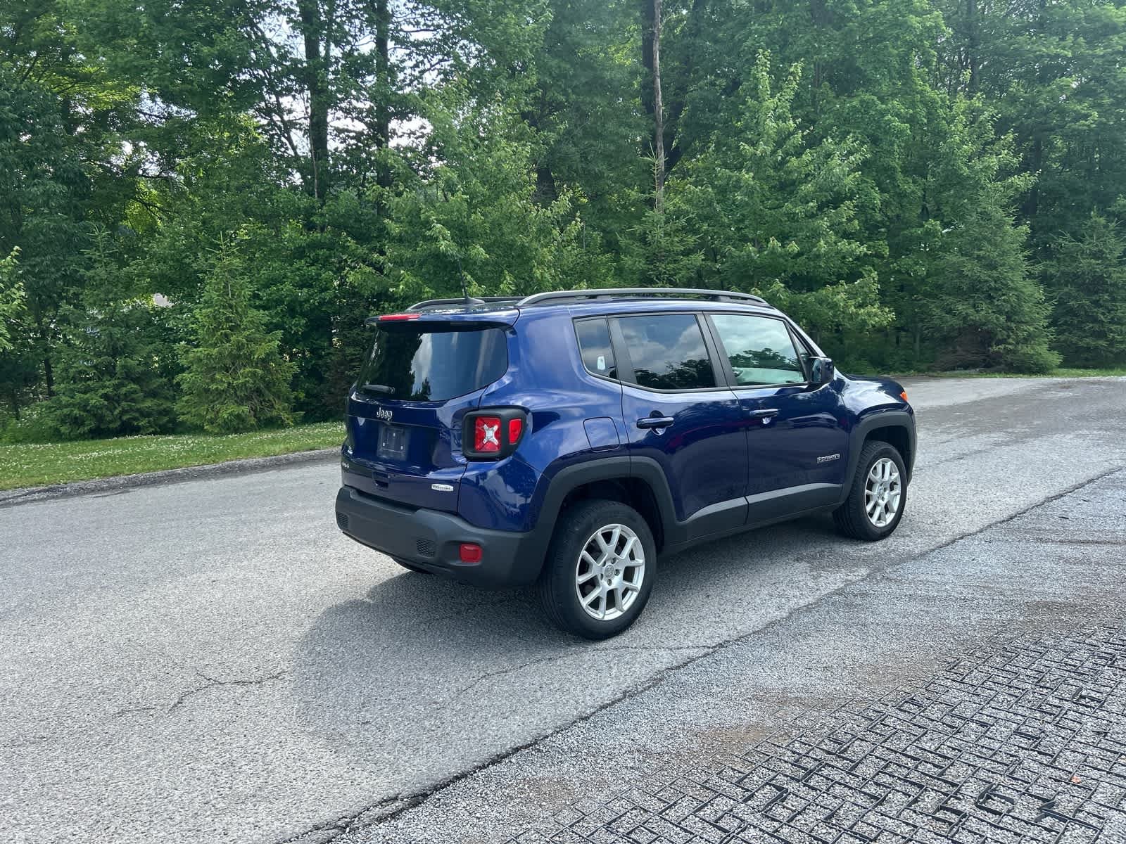 Used 2020 Jetset Blue Clearcoat Jeep Latitude image 7