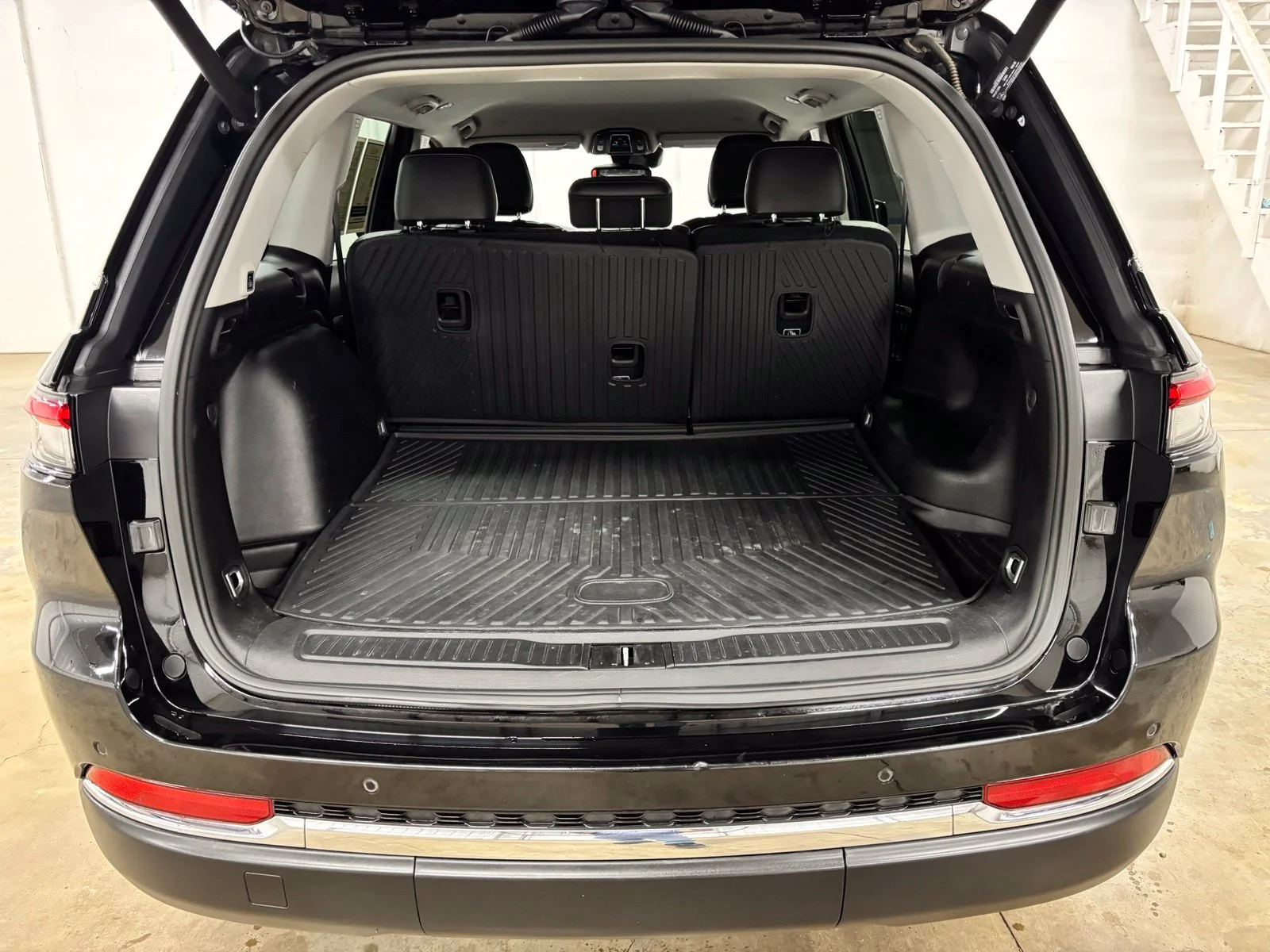 Used 2023 Black Jeep Limited image 26