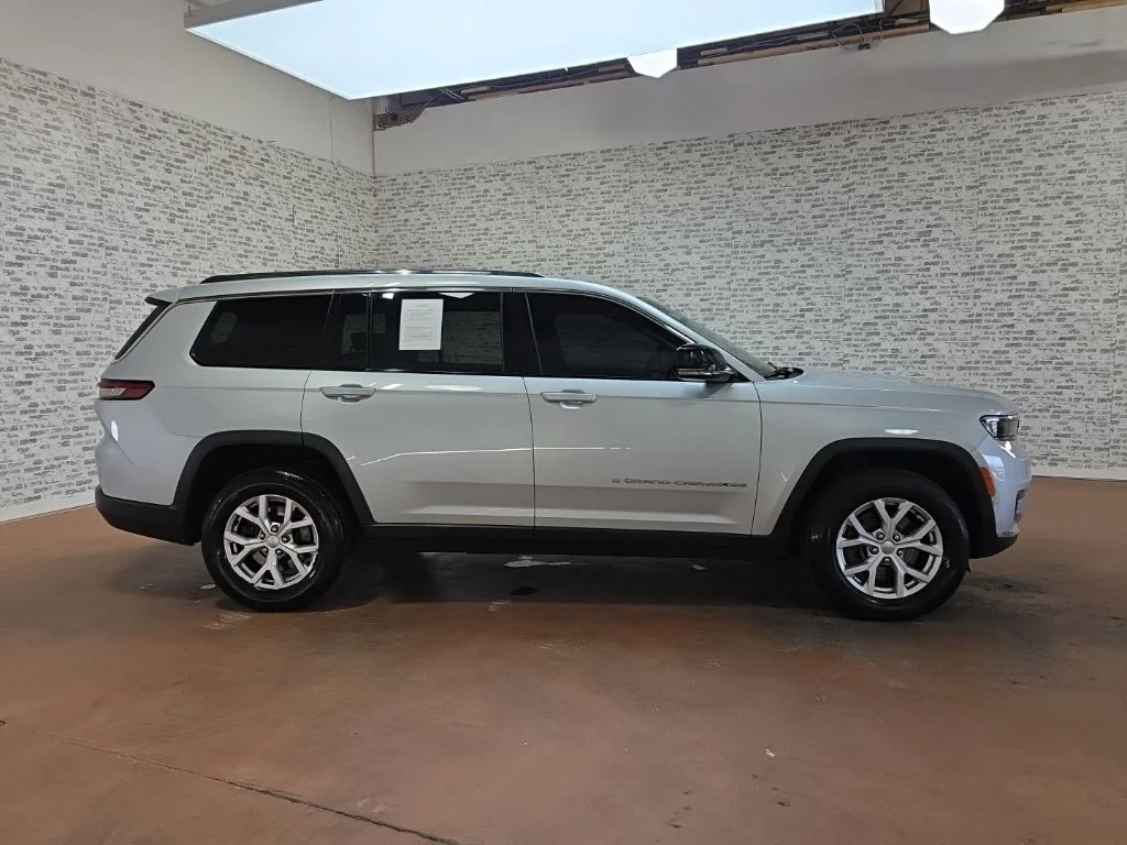 Used 2021 Silver Zynith Jeep Limited image 6