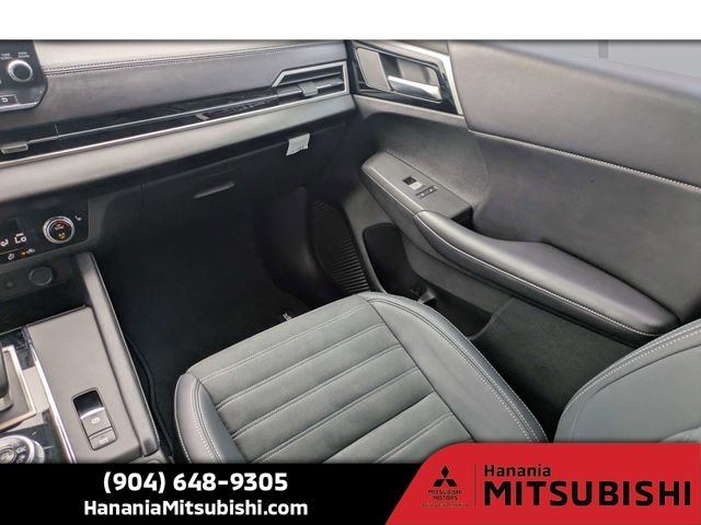 Used 2024 Silver Mitsubishi SE image 18