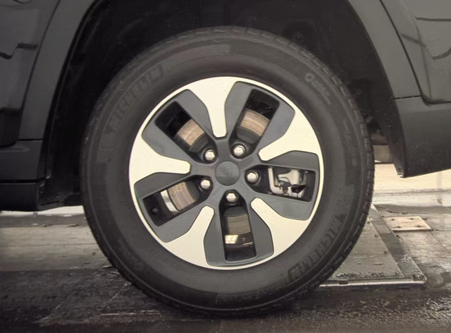 Used 2022 Black Jeep 4xe image 9