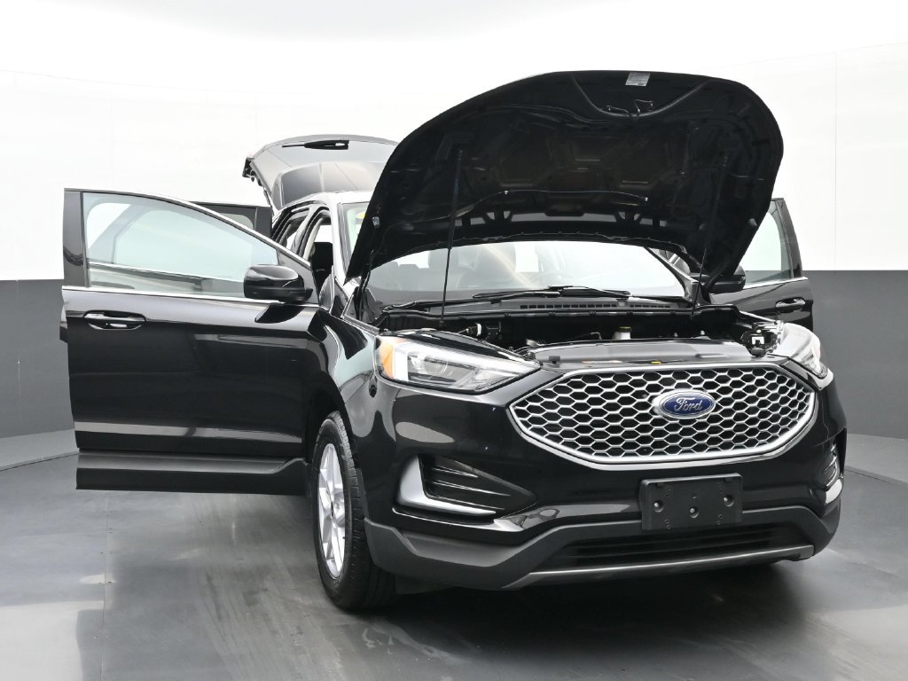 Used 2023 Black Ford SEL image 47