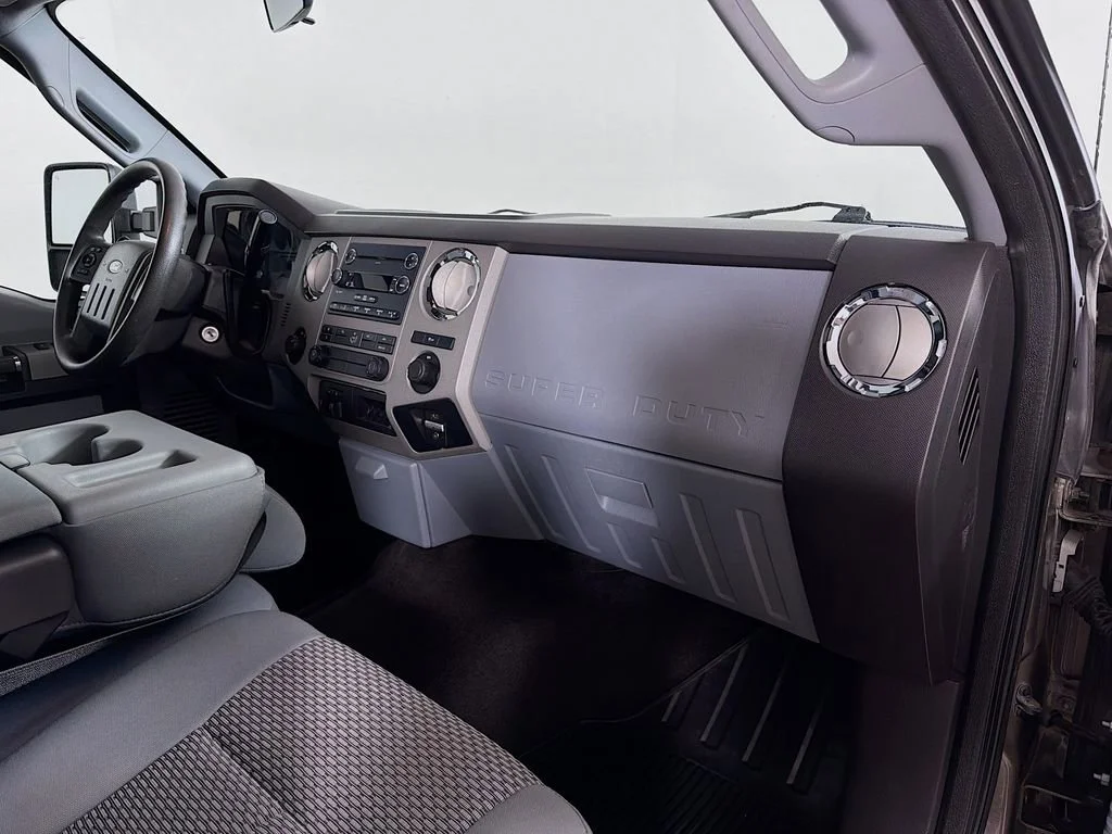 Used 2015  Ford Lariat image 24