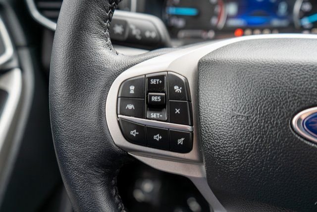 Used 2022 White Metallic Ford XLT image 23