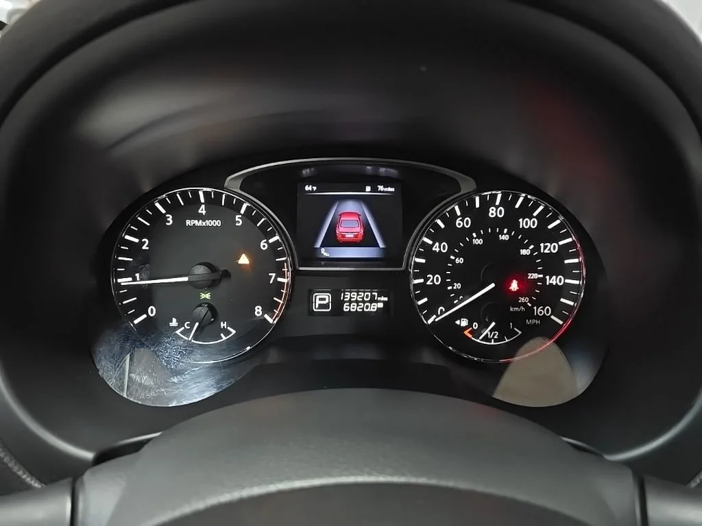 Used 2015 Red Nissan 3.5 SL image 22