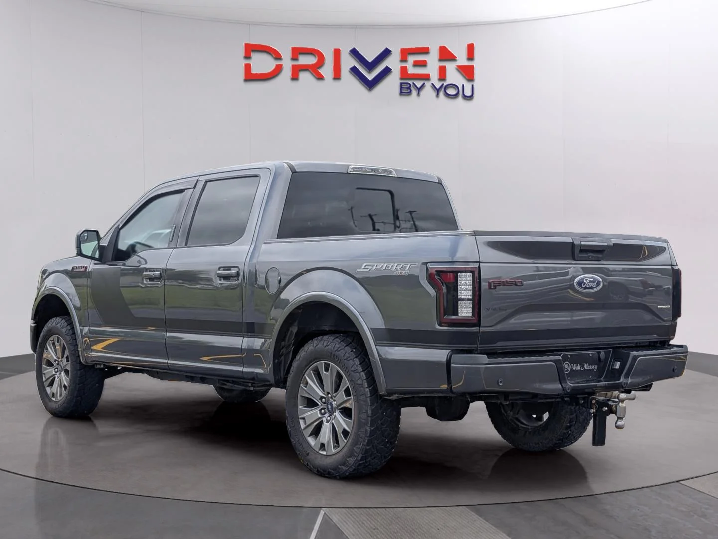 Used 2016 Magnetic Metallic Ford XLT image 3