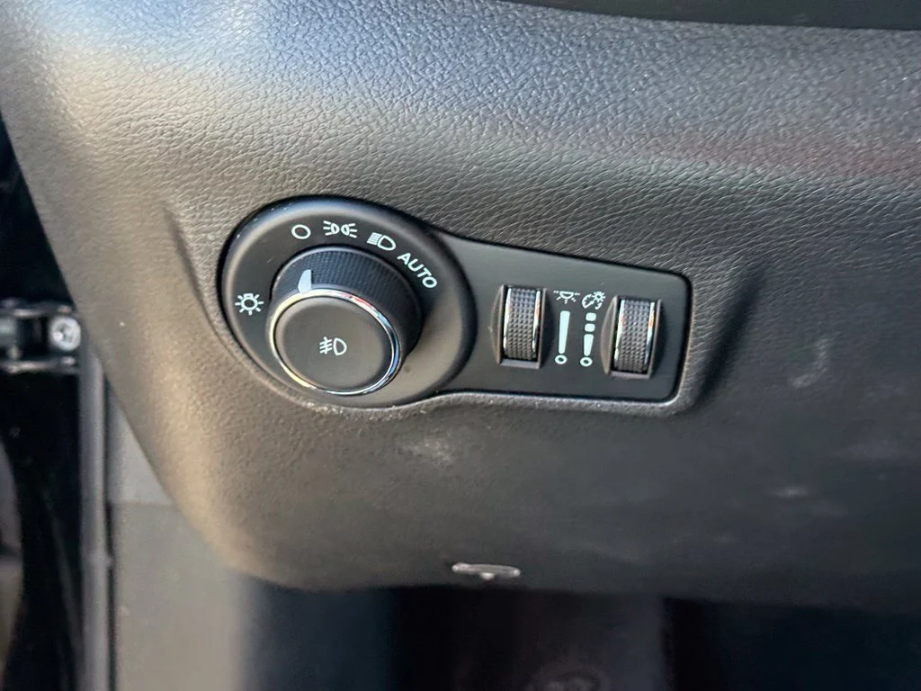 Used 2023 Black Jeep Latitude image 19