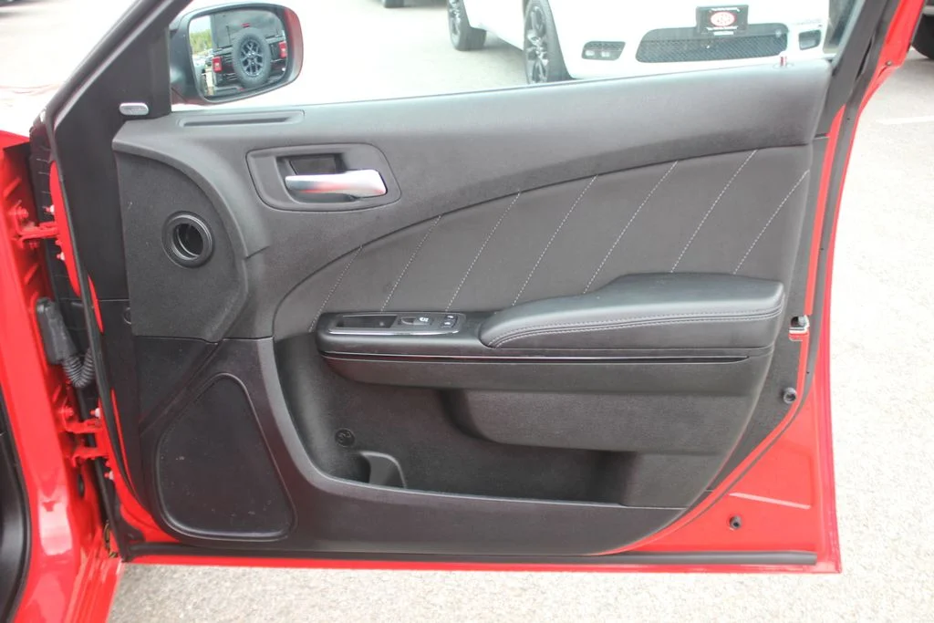 Used 2023 Red Dodge SXT image 32