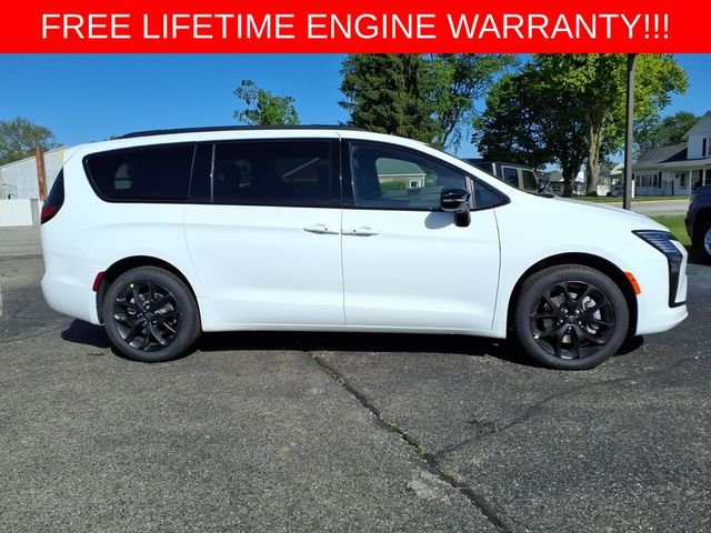 New 2027 Bright White Clear-Coat Exterior Paint Chrysler Limited image 8
