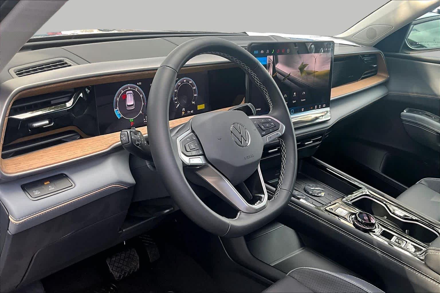 New 2027 Silver Mist Met Volkswagen 2.0T SE w/ Technology image 8