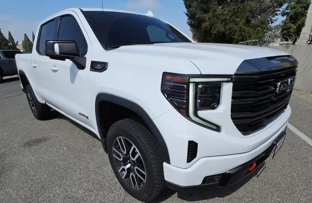 Used 2022 White GMC AT4 image 1