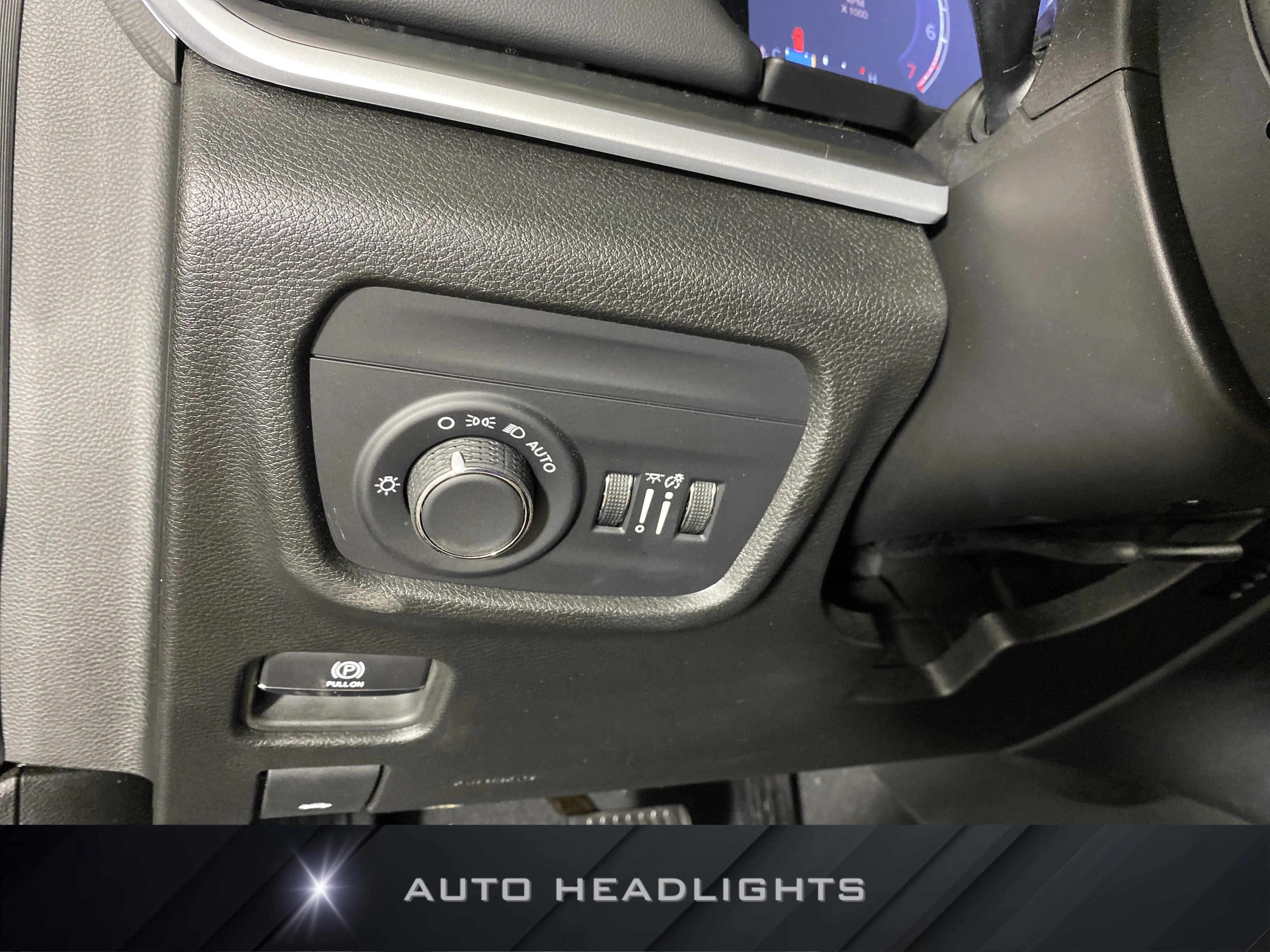 Used 2024 Diamond Black Crystal Pearlcoat Jeep Laredo image 24