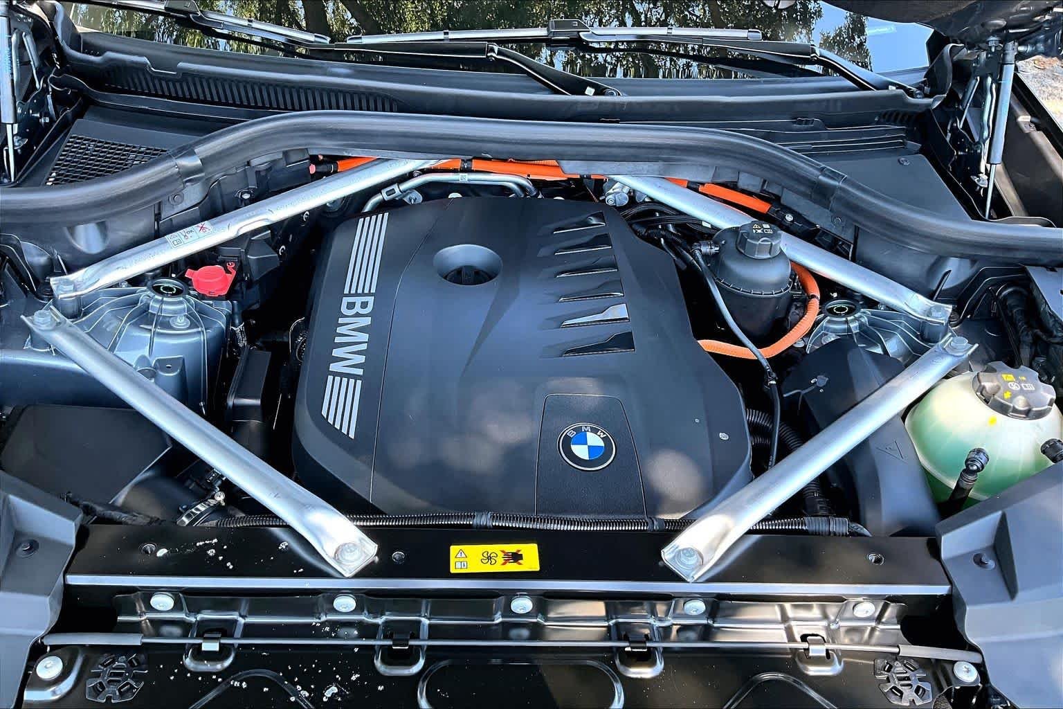 New 2026 Skyscraper Grey Metallic BMW xDrive50e image 16