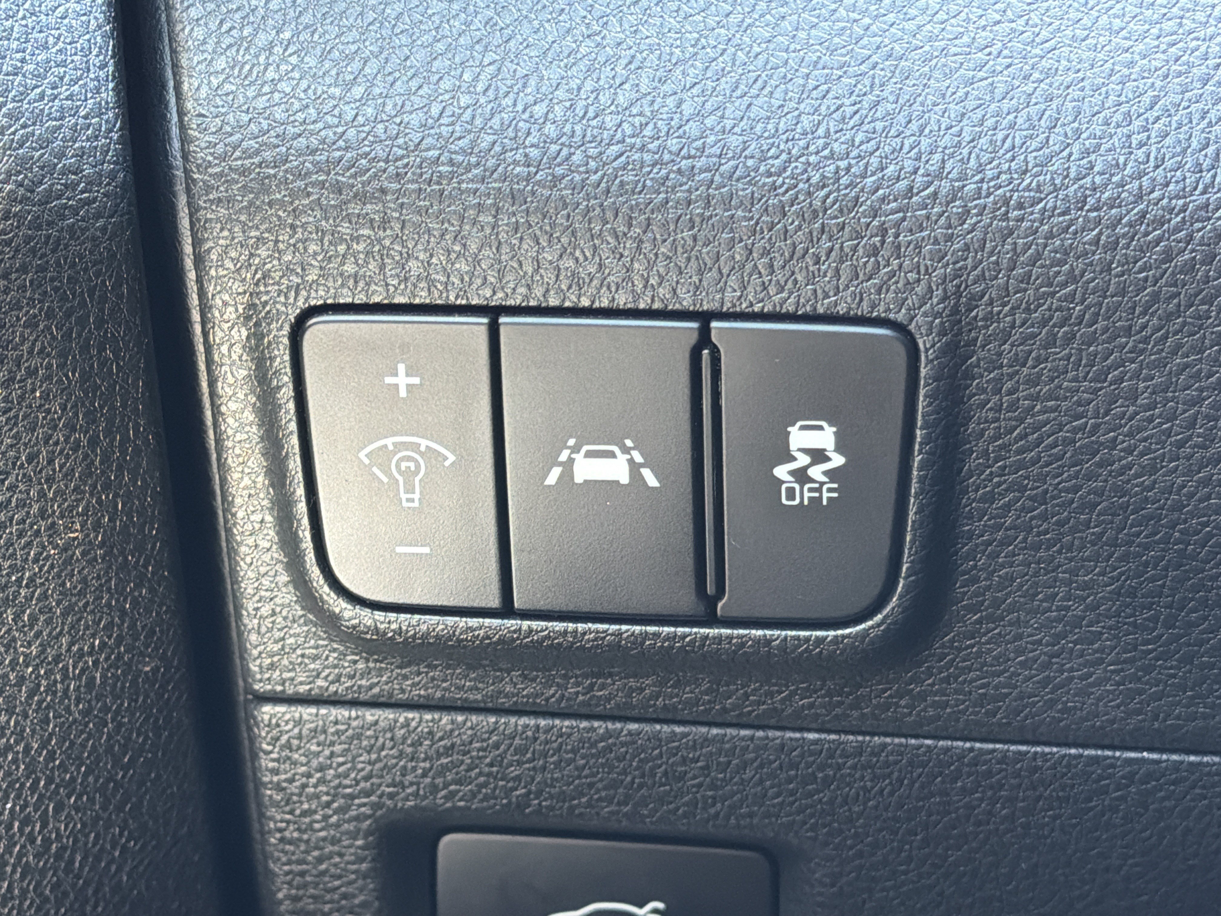 Used 2023 Glacial White Pearl Kia GT-Line image 13