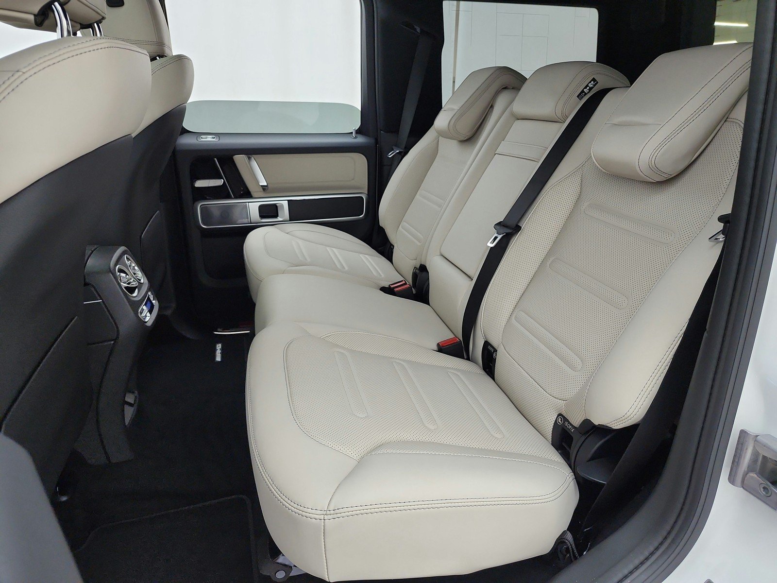 New 2027 POLAR WHITE Mercedes-Benz G 580e SUV image 11