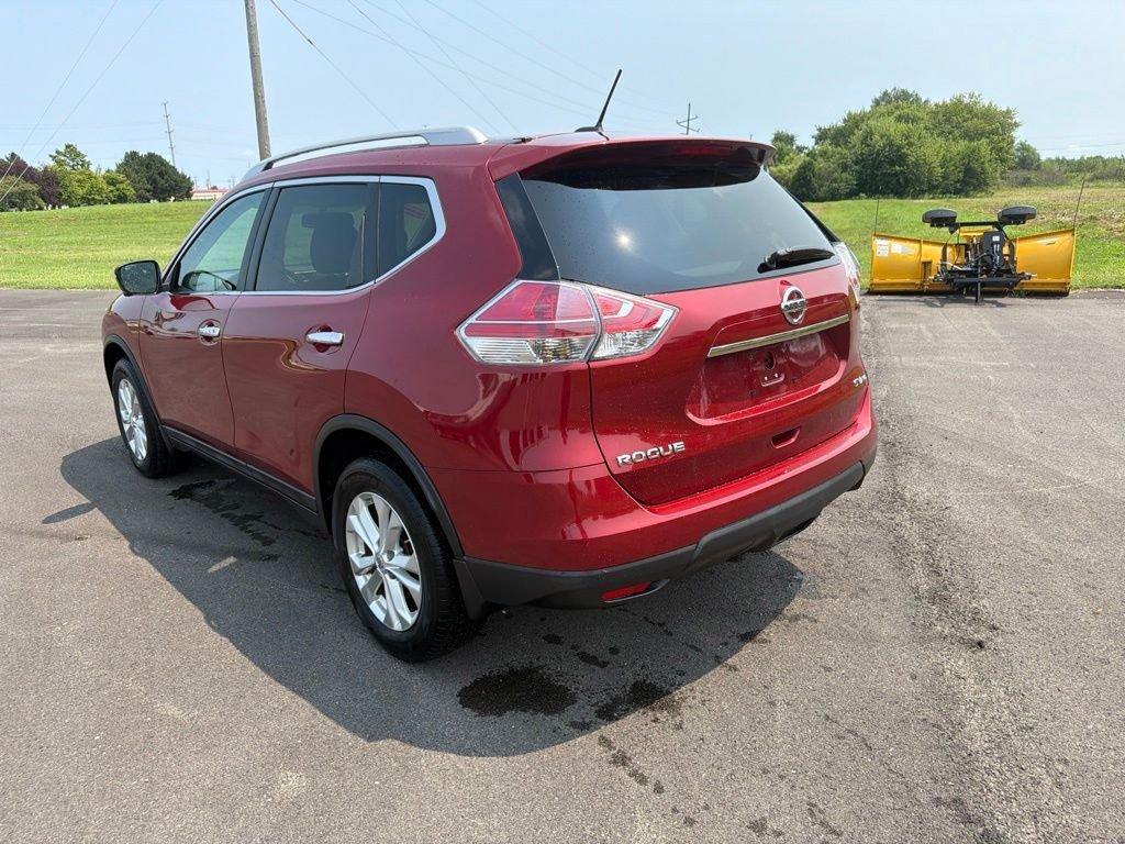 Used 2015 Cayenne Red Nissan SV image 7