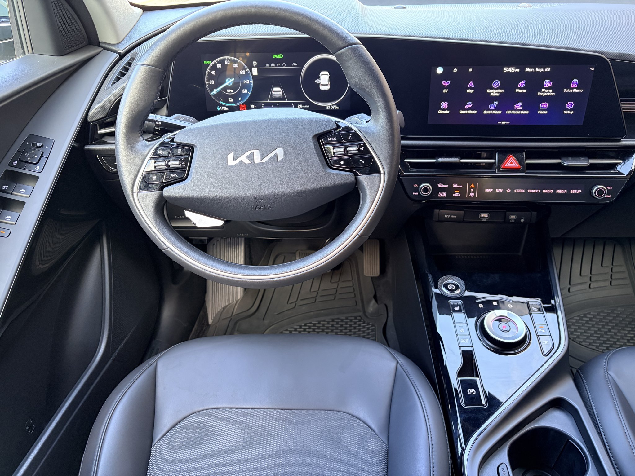 Used 2024 Cityscape Green Kia Wind image 15