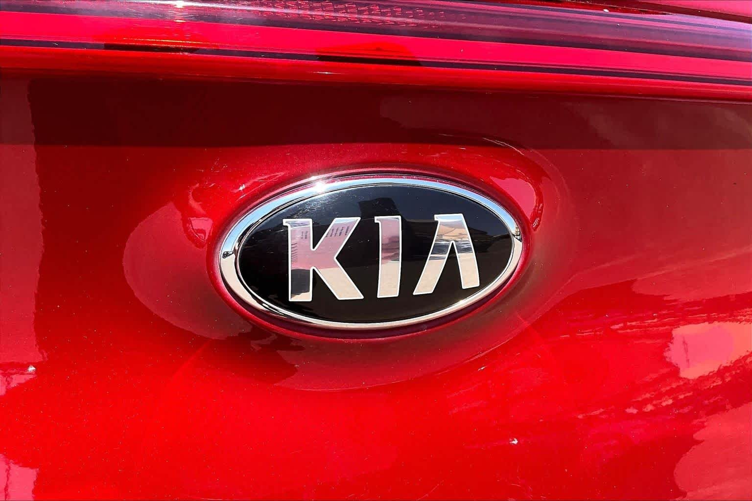 Used 2021 Hyper Red Kia LX image 30