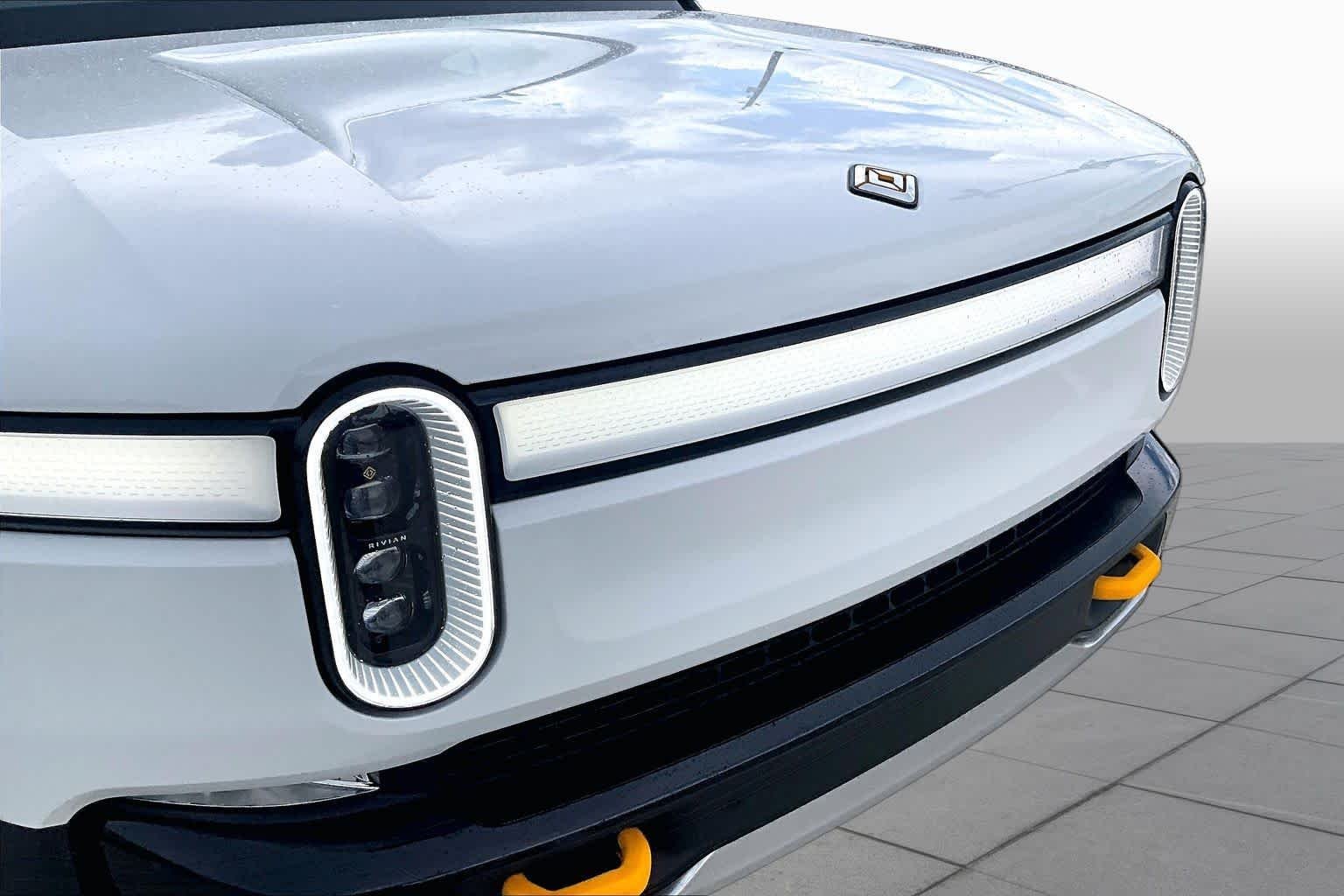Used 2024 Glacier White Rivian Adventure image 28