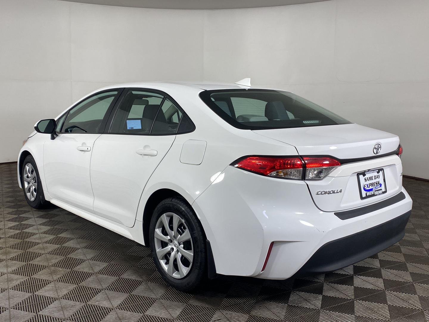 Used 2023 Ice Cap Toyota LE image 4