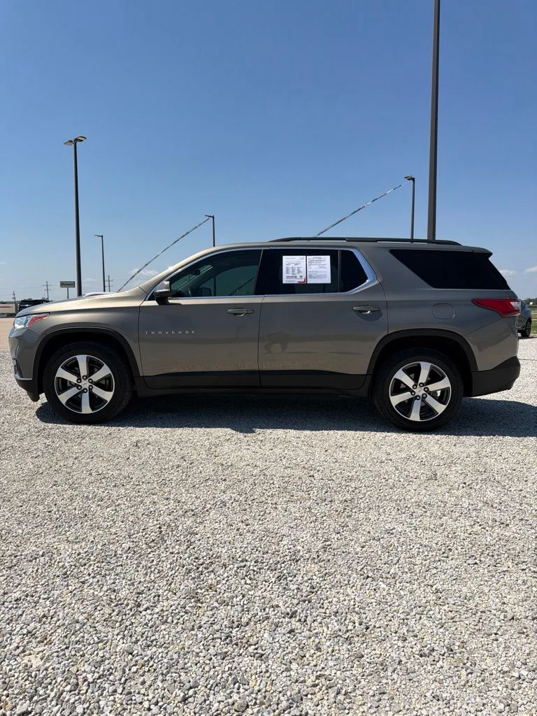 Used 2019 Gray Chevrolet 3LT image 6