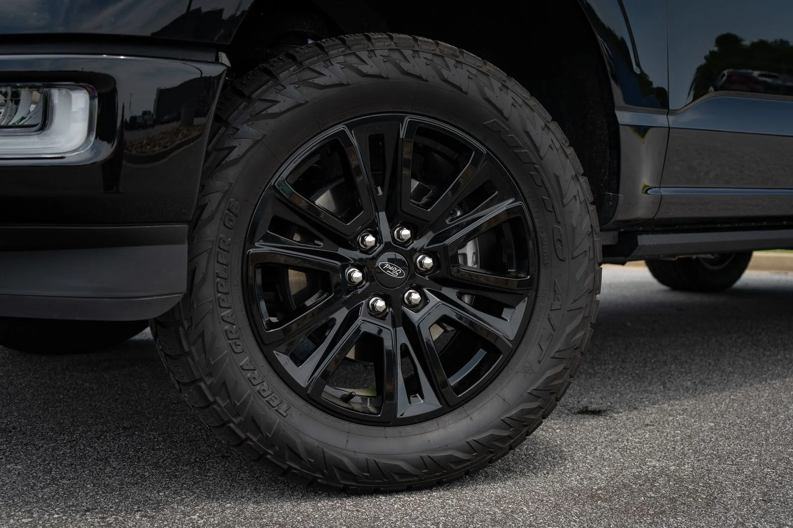 Used 2025 Black Ford Platinum image 8