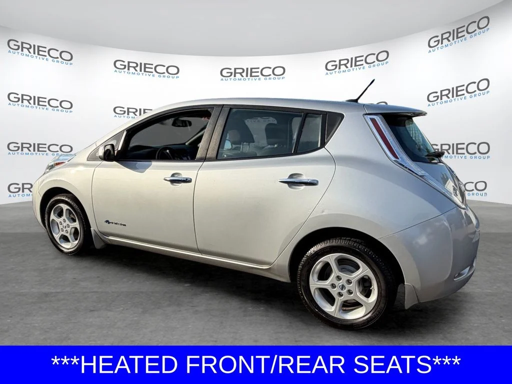 Used 2013 Silver Nissan SV image 5