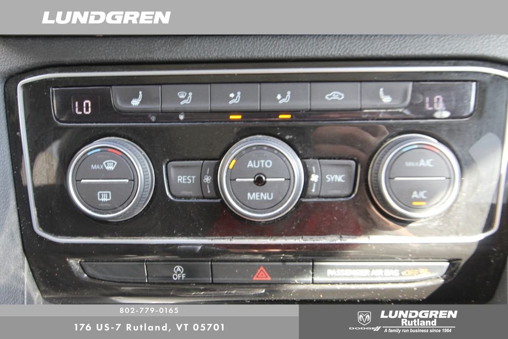 Used 2022 Black Volkswagen 3.6L V6 SE w/Technology image 35