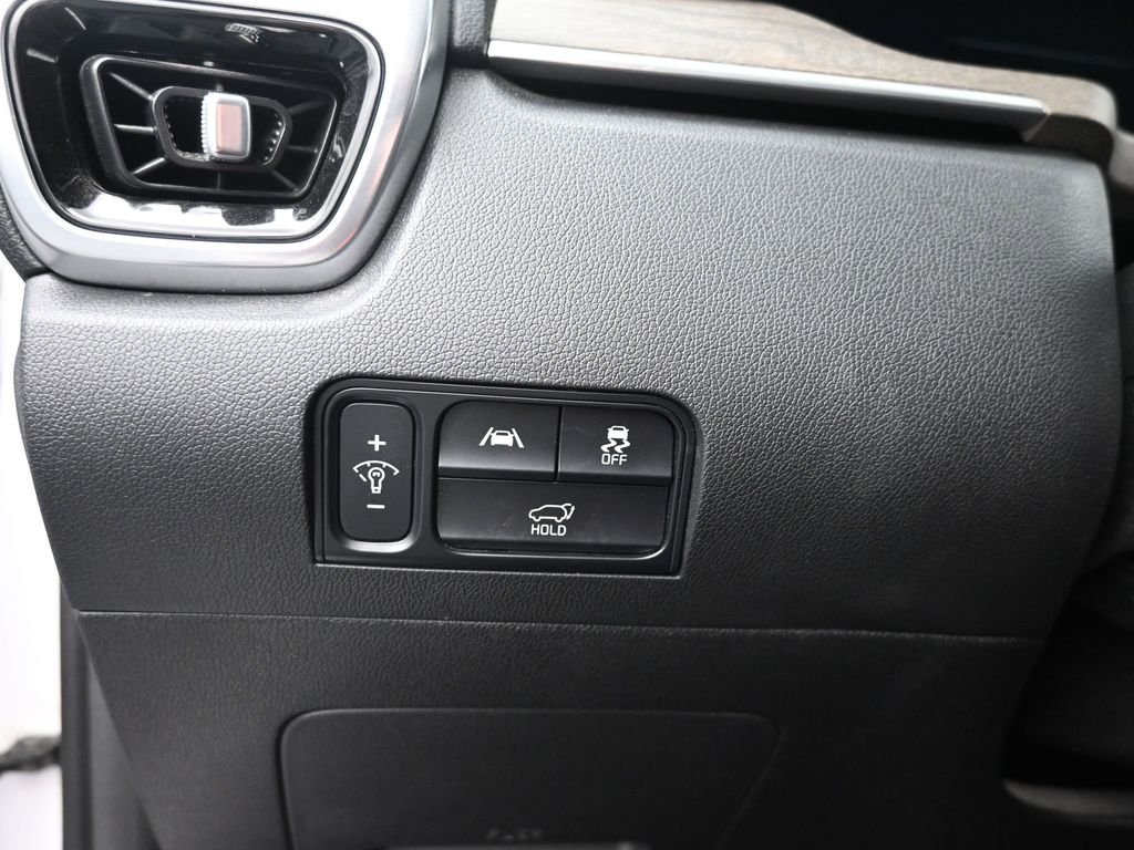 Used 2023 White Kia X-Line SX Prestige image 20