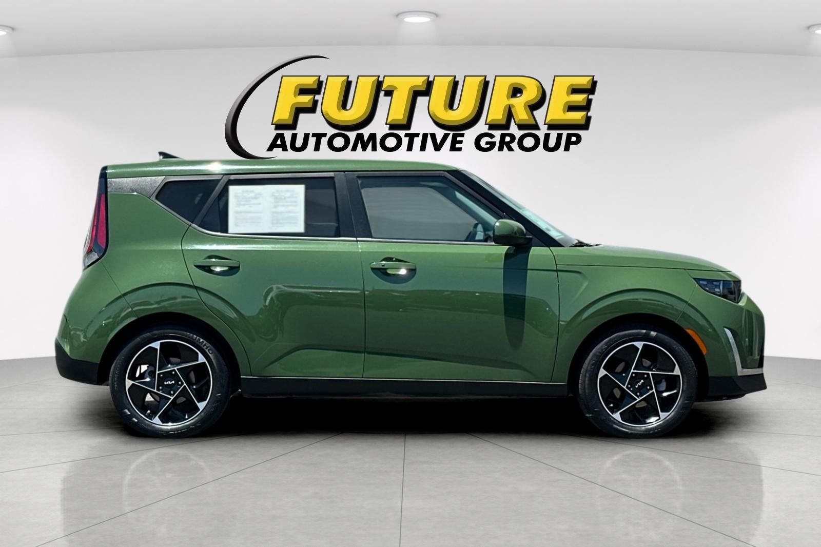 Used 2023 Green Kia EX image 3