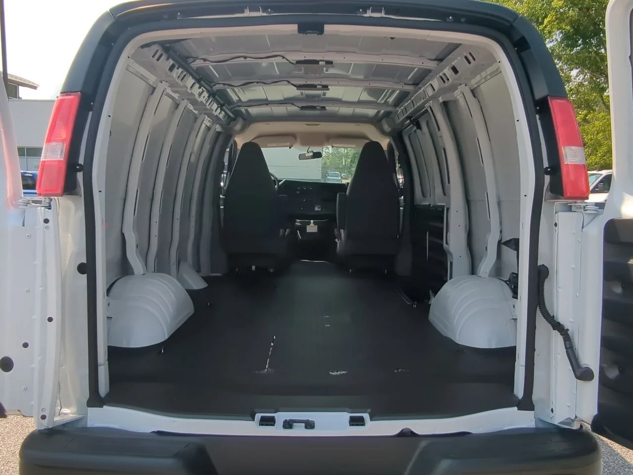New 2026 Summit White GMC Work Van image 22