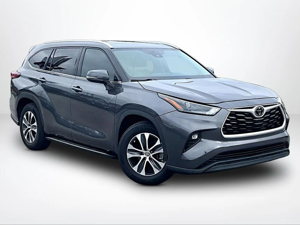 Used 2022 Gray Toyota XLE image 13