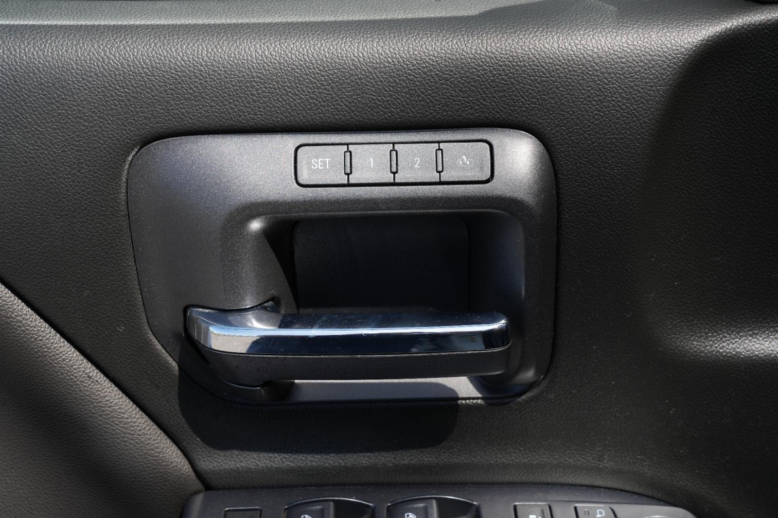 Used 2018 WHITE FROST TRICOAT GMC SLT image 16