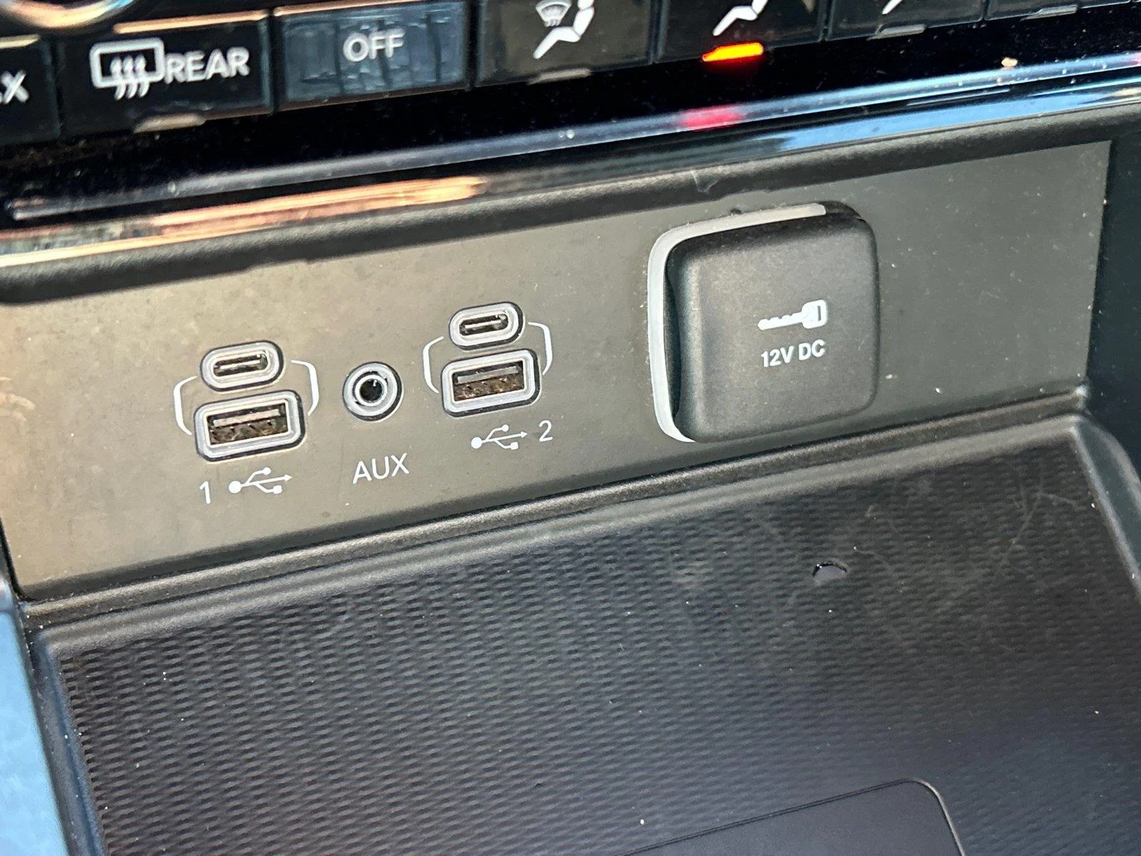 Used 2024 Diamond Black Crystal Pearlcoat Jeep Altitude image 24
