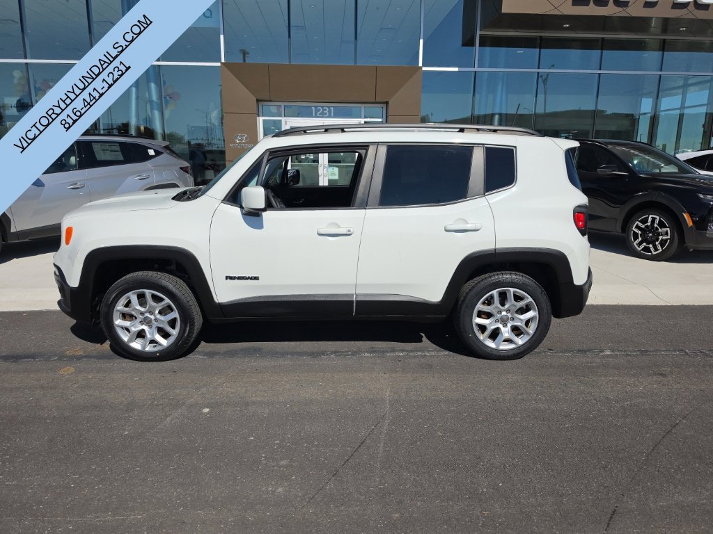Used 2018 White Jeep Latitude image 2