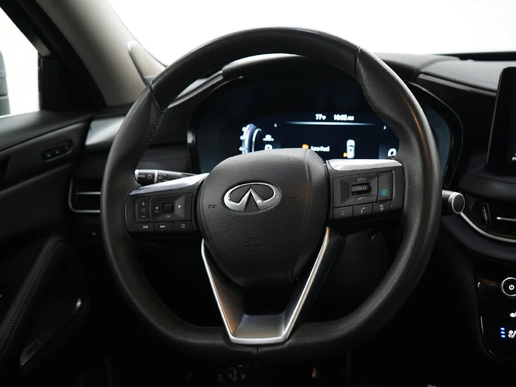 Used 2025 Grand Blue INFINITI LUXE image 19