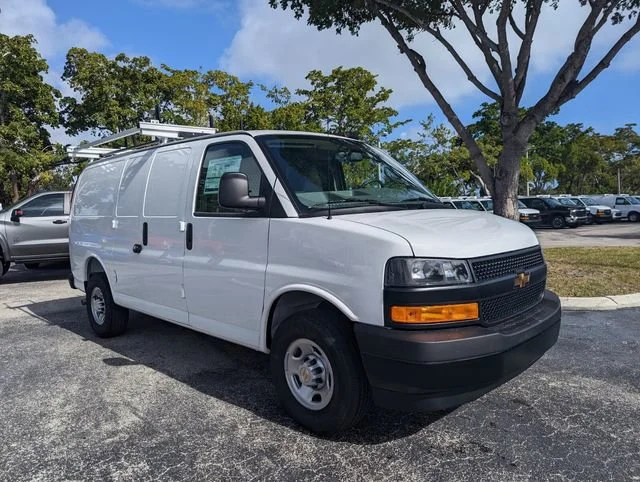 2025 Chevrolet Express 2500 Work Van HD's photo