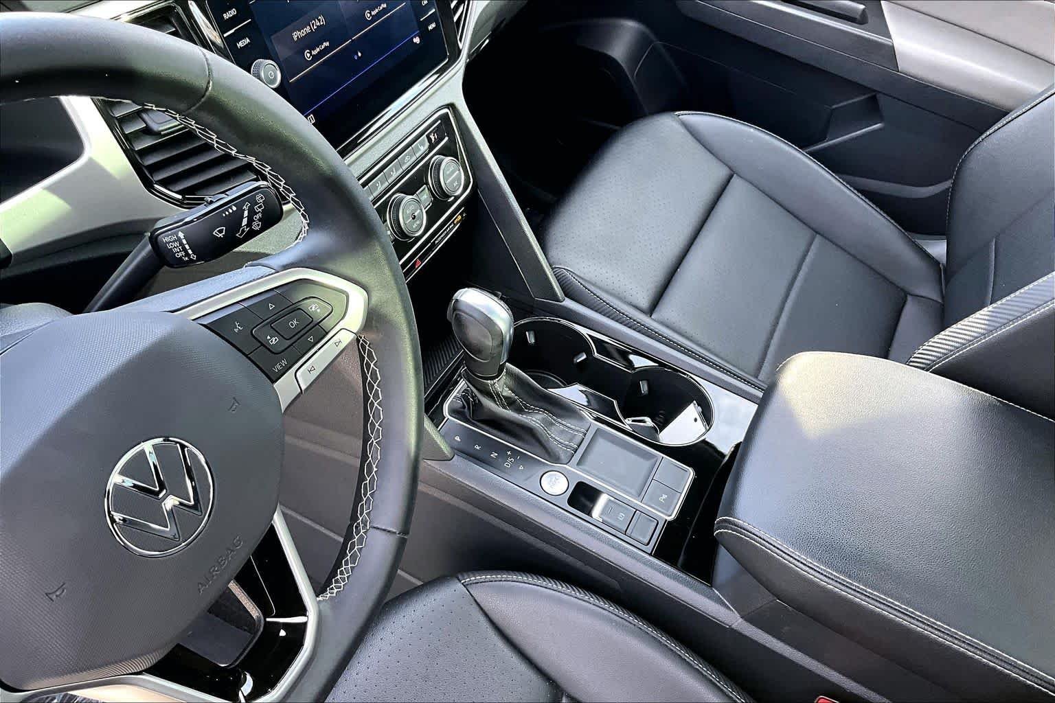 Used 2022 Pure Gray Volkswagen 2.0T SE w/Technology image 17