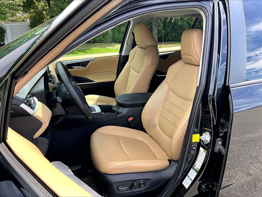 Used 2022 Black Toyota XLE Premium image 10