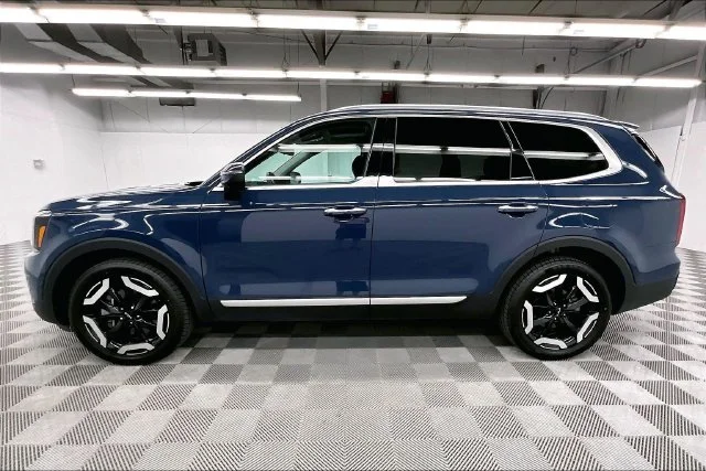 Used 2025 Midnight Lake Blue Kia S image 13