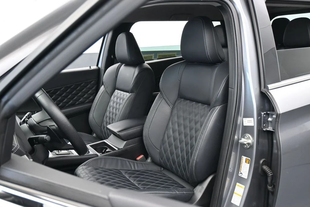 Used 2022 Silver Mitsubishi SEL image 10